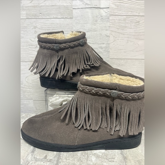 Minnetonka Gray Suede Fringe Booties‎ sz 10 - Picture 1 of 2